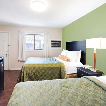 Executive Inn & Kitchenette Suites-Eagle Pass Εξωτερικό φωτογραφία
